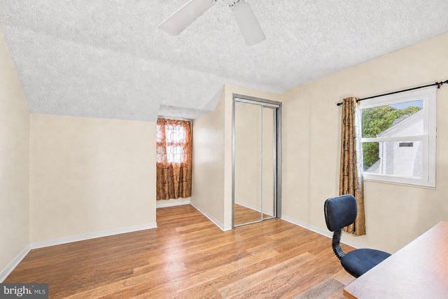 864 CRICKET RD, Secane, PA 19018