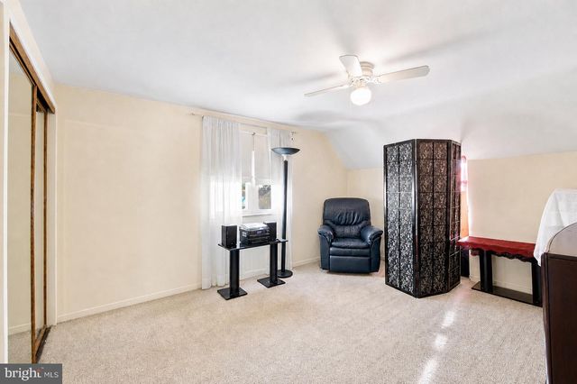864 CRICKET RD, Secane, PA 19018