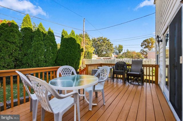 864 CRICKET RD, Secane, PA 19018