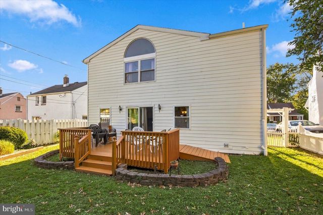 864 CRICKET RD, Secane, PA 19018
