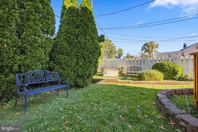 864 CRICKET RD, Secane, PA 19018