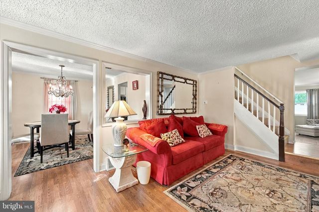 864 CRICKET RD, Secane, PA 19018