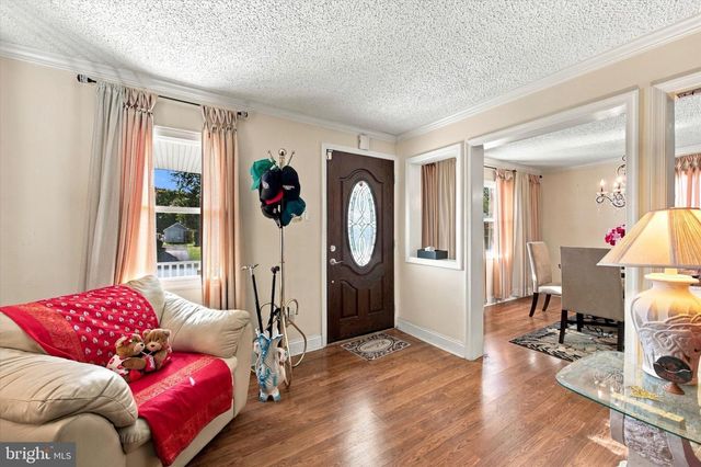 864 CRICKET RD, Secane, PA 19018