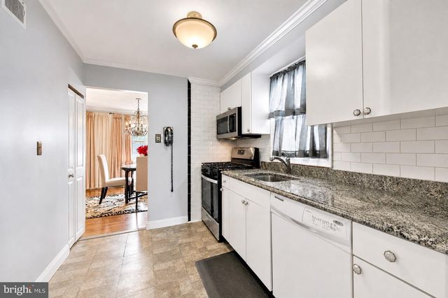 864 CRICKET RD, Secane, PA 19018