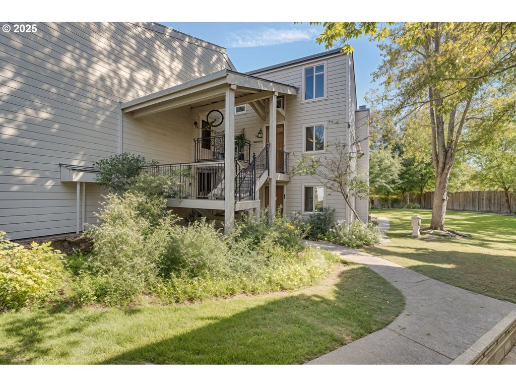 11656 Sw BOONES BEND Dr, Beaverton, OR 97008