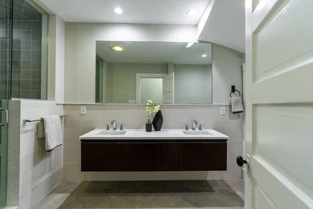 83 Farragut Rd 1, Boston, MA 02127