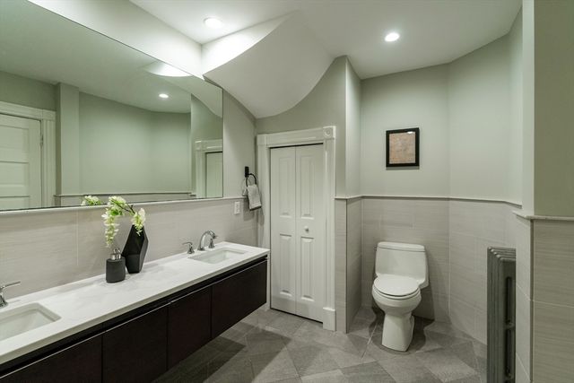 83 Farragut Rd 1, Boston, MA 02127