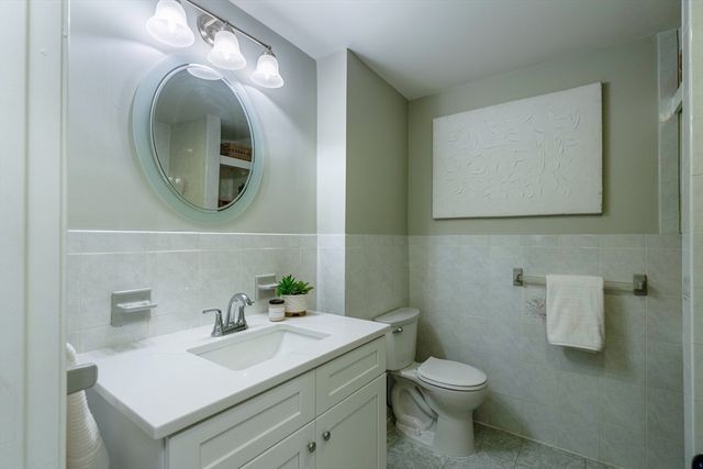 83 Farragut Rd 1, Boston, MA 02127