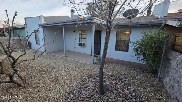 1061 Candeleras Street, Las Cruces, NM 88011
