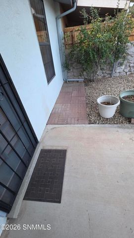 1061 Candeleras Street, Las Cruces, NM 88011