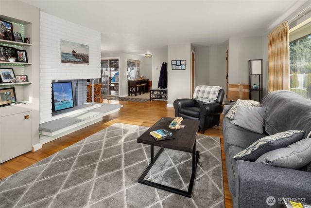 15928 56th Avenue W, Edmonds, WA 98026