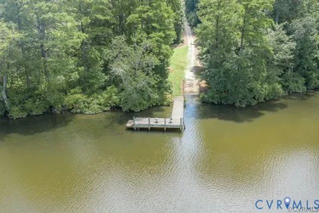 19614 Creekside Dr, Prince George, VA 23881