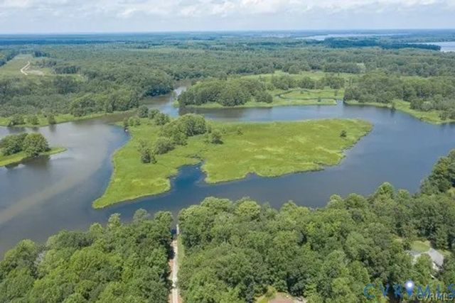 19614 Creekside Dr, Prince George, VA 23881