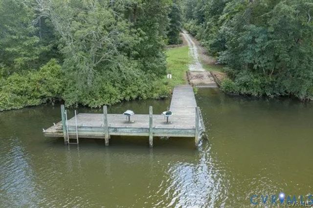 19614 Creekside Dr, Prince George, VA 23881