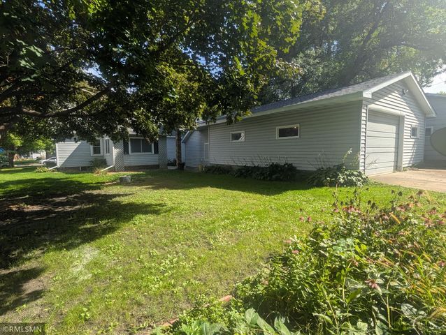 455 2nd Street, Gaylord, MN 55334