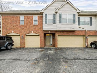 23461 Williamsburg Circle, Woodhaven, MI 48183