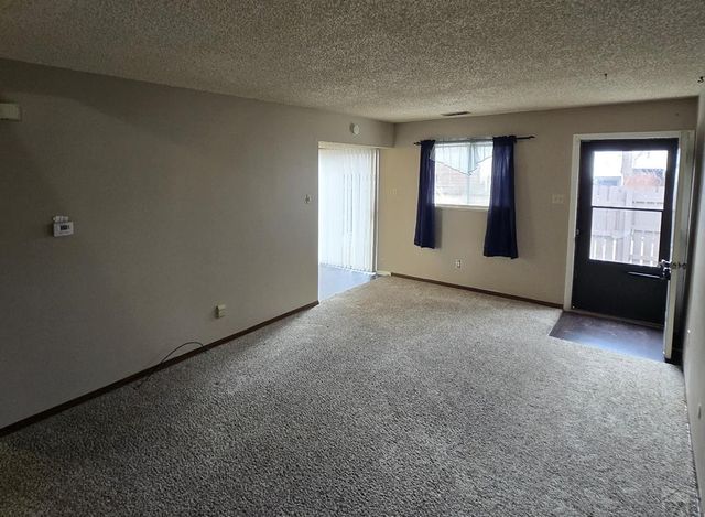 106 Scotland Rd Apt E, Pueblo, CO 81001