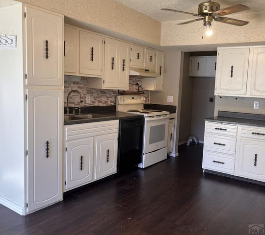 106 Scotland Rd Apt E, Pueblo, CO 81001