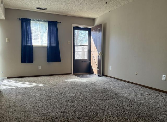 106 Scotland Rd Apt E, Pueblo, CO 81001