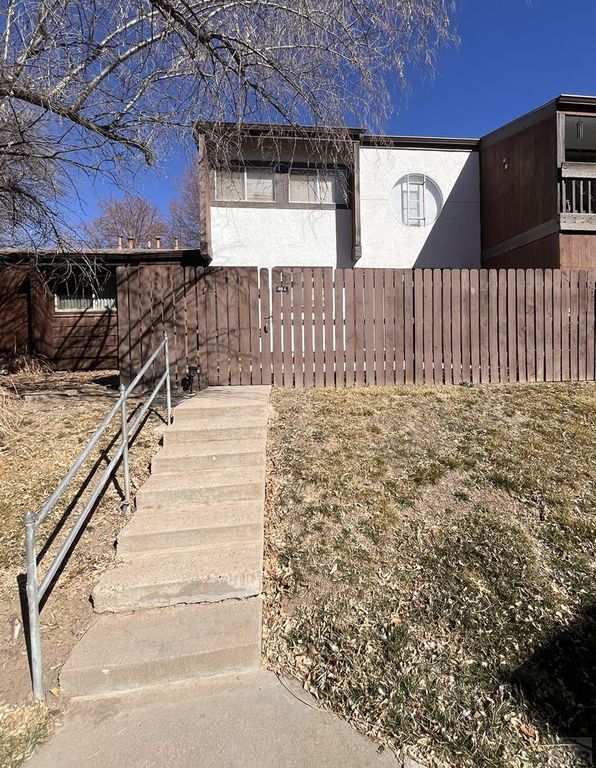 106 Scotland Rd Apt E, Pueblo, CO 81001