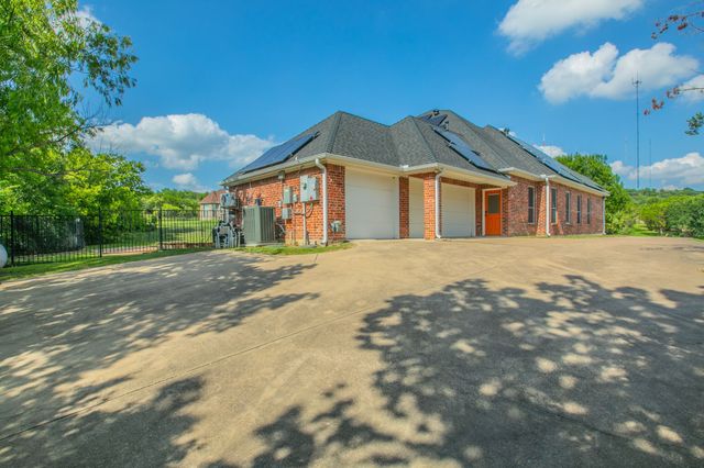 309 La Reata Court, Cedar Hill, TX 75104