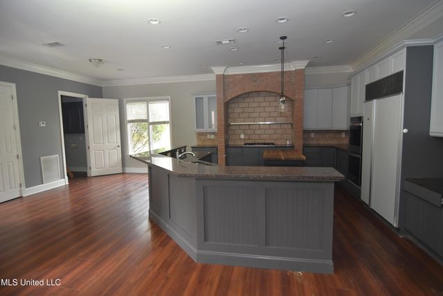 523 Heatherstone Court, Ridgeland, MS 39157