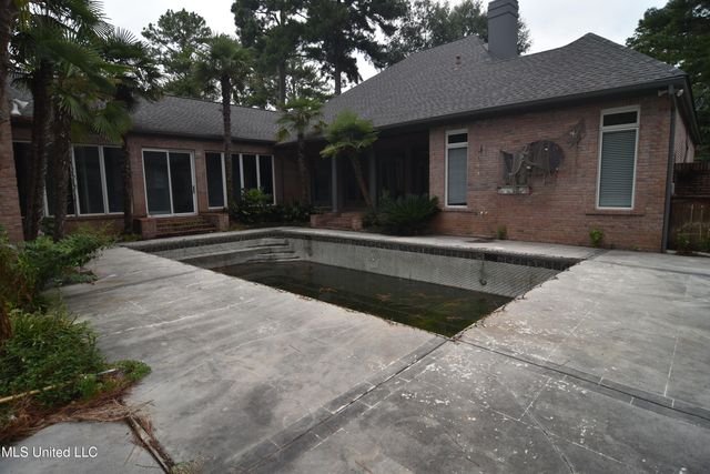 523 Heatherstone Court, Ridgeland, MS 39157