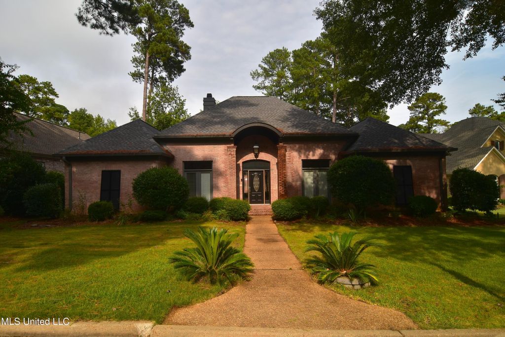 523 Heatherstone Court, Ridgeland, MS 39157