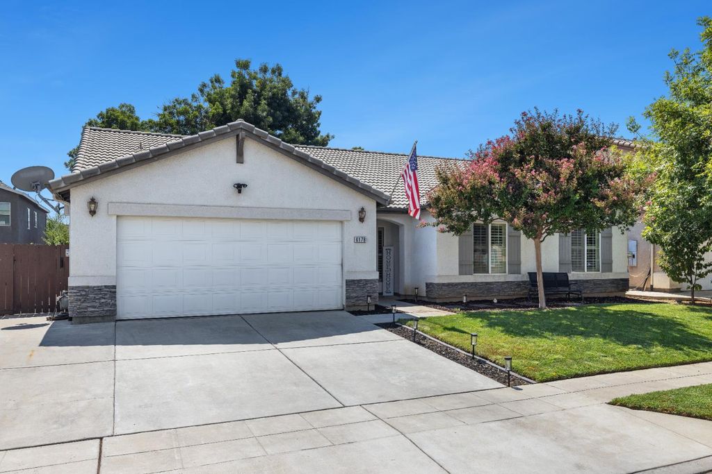 Image 1 of property listing at 6178 E Sussex Way, Fresno, CA 93727
