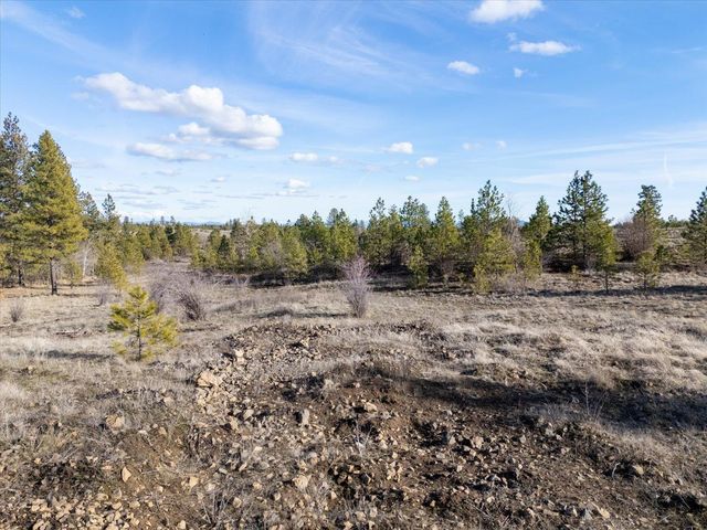 4608 N Whispering Pines Ln, Spokane, WA 99224