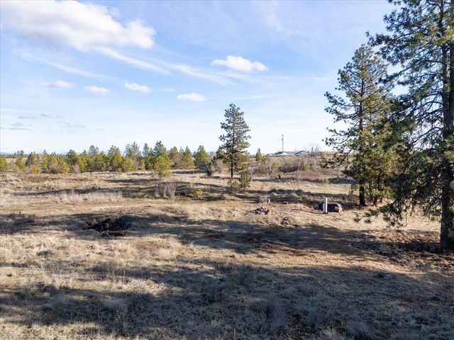 4608 N Whispering Pines Ln, Spokane, WA 99224
