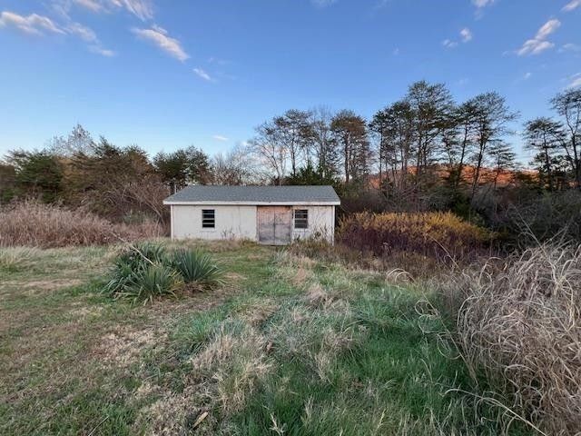 5388 MORRISON CREEK RD, Clifton, TN 38425