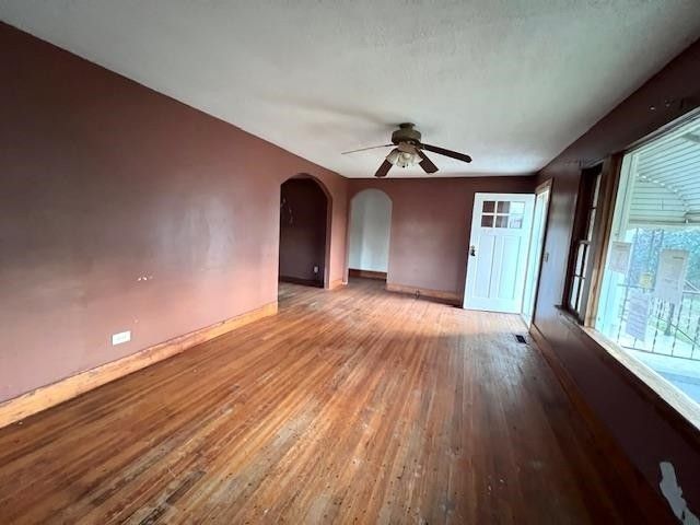 5388 MORRISON CREEK RD, Clifton, TN 38425