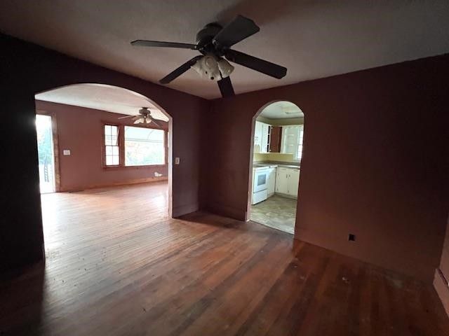 5388 MORRISON CREEK RD, Clifton, TN 38425