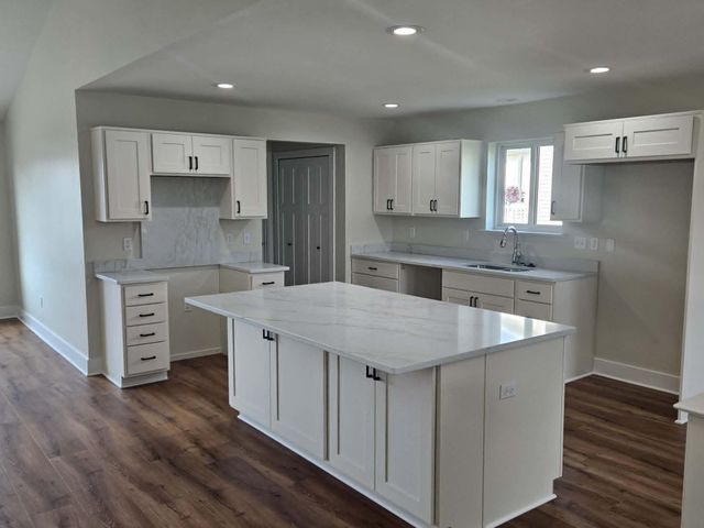 6285 ARLINGTON Drive, Swartz Creek, MI 48473
