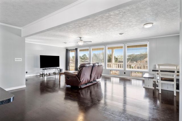 374 Harbor View Drive, Livingston, TX 77351