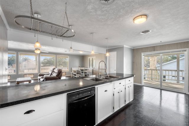 374 Harbor View Drive, Livingston, TX 77351