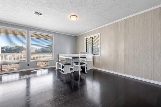 374 Harbor View Drive, Livingston, TX 77351