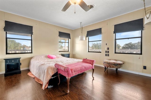 374 Harbor View Drive, Livingston, TX 77351