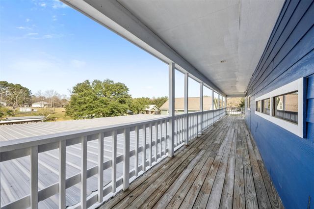 374 Harbor View Drive, Livingston, TX 77351