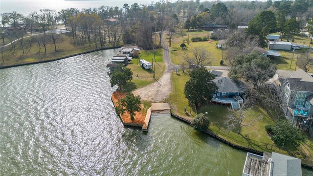 374 Harbor View Drive, Livingston, TX 77351