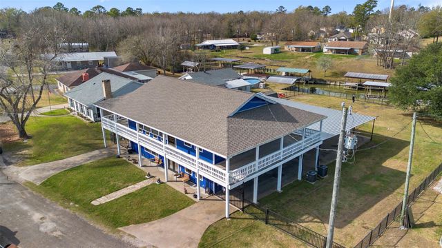 374 Harbor View Drive, Livingston, TX 77351