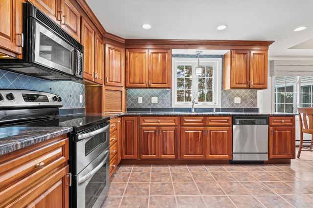 3 Hillside Road, Windham, NH 03087