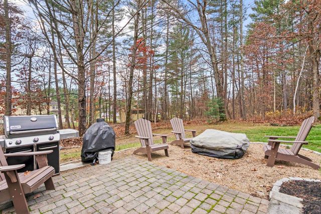 3 Hillside Road, Windham, NH 03087