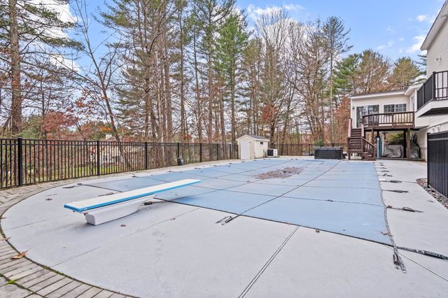 3 Hillside Road, Windham, NH 03087