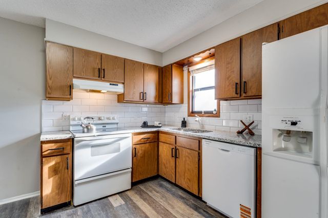 103 E Eric Dr, Walton, KS 67151