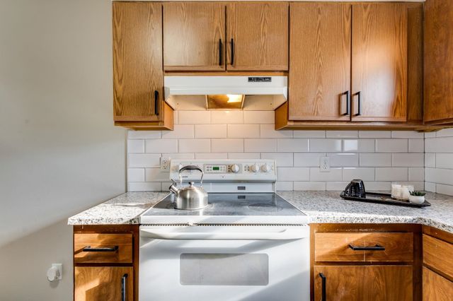 103 E Eric Dr, Walton, KS 67151