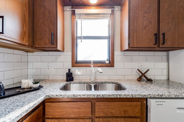 103 E Eric Dr, Walton, KS 67151