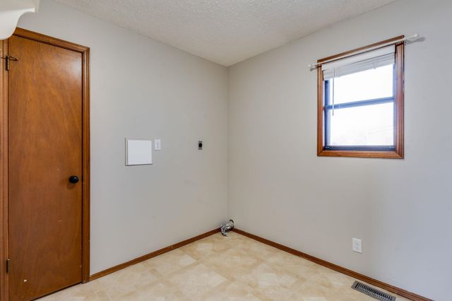 103 E Eric Dr, Walton, KS 67151