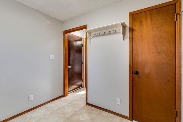 103 E Eric Dr, Walton, KS 67151